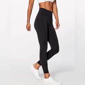 Lululemon In Movement 7/8 Tight *Everlux 25"
Black *small flaw*